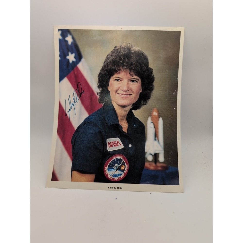 SALLY K RIDE  SIGNED AUTOGRAPH PHOTO 8 X 10 ASTRONAUT